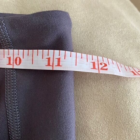 Victoria’s Secret Incredible Essential Leggings - Picture 7 of 9